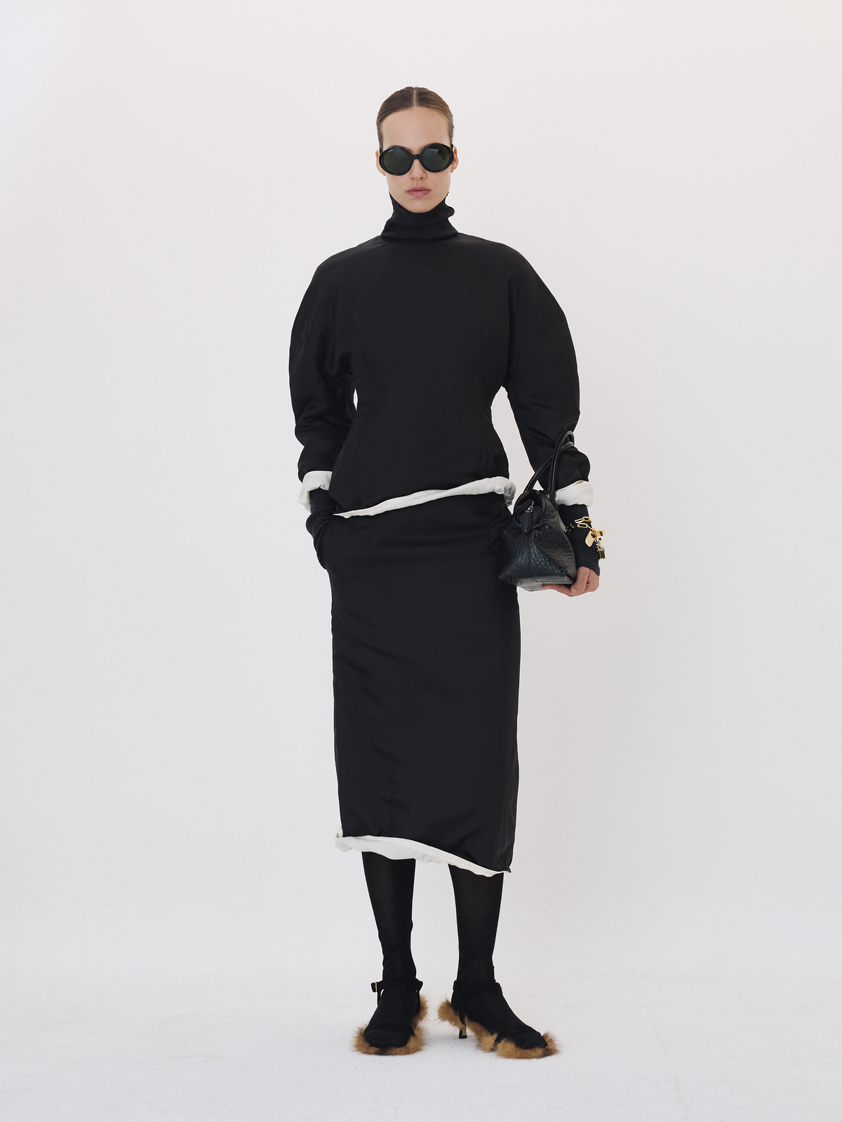 Recto - Contrast Padded Wire Hem Top (Black) product image 4 | TRAB K-Fashion Australia