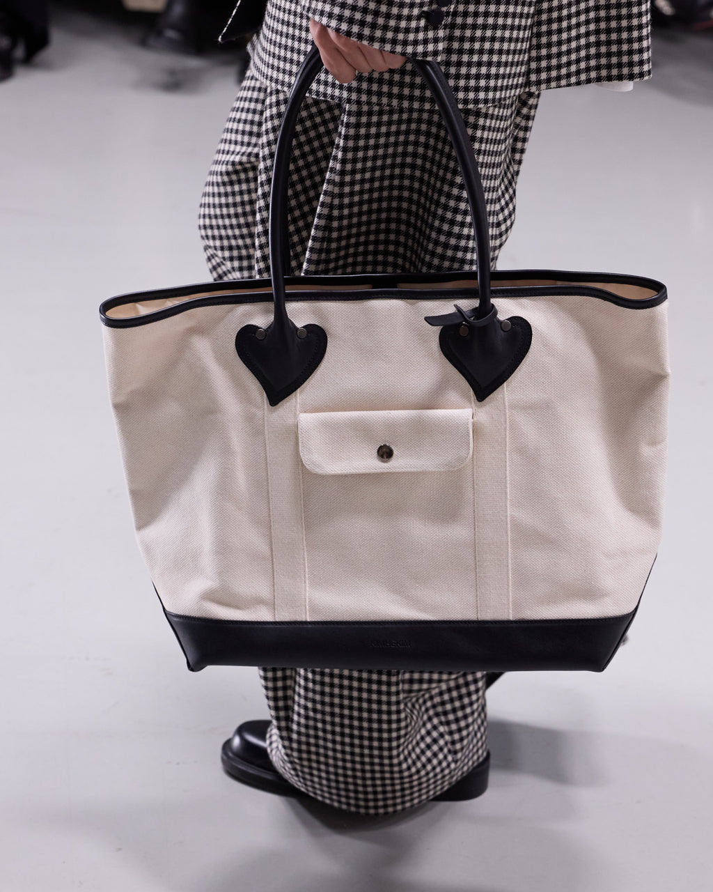 Kimhe Kim - L'amour Canvas Tote Bag (Ivory) product image 2 | TRAB K-Fashion Australia