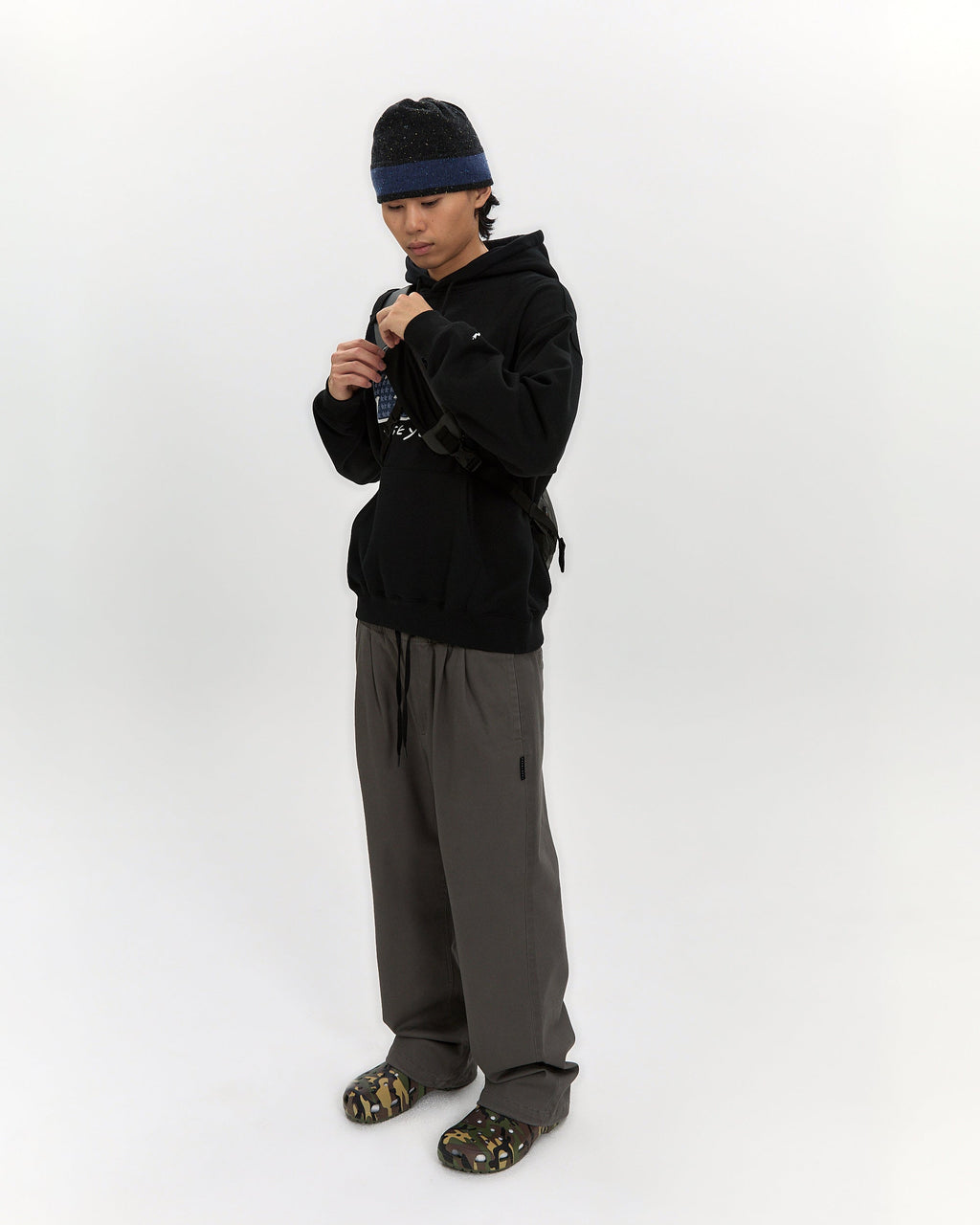 yeseyesee - Y.E.S Handy Sling Bag (Charcoal) product image 9 | TRAB K-Fashion Australia