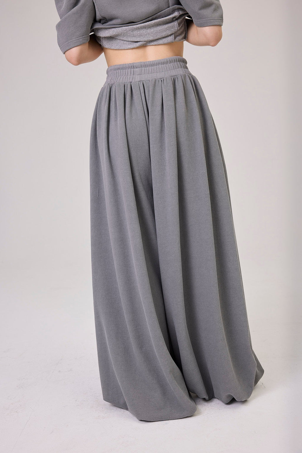 Kimhe Kim - Balloon Sweatpants (Grey) product image 3 | TRAB K-Fashion Australia