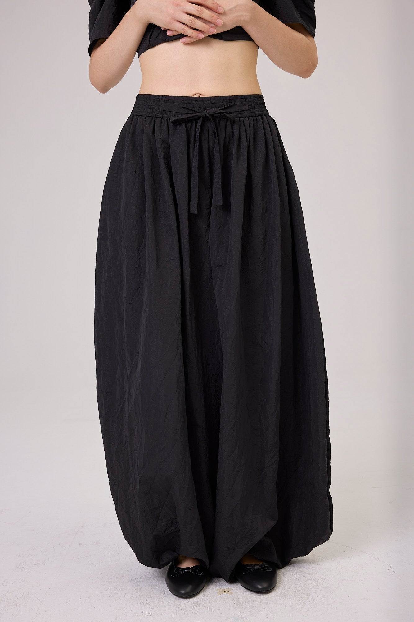 Kimhe Kim - Wrinkled Balloon Pants (Black) product image 4 | TRAB K-Fashion Australia