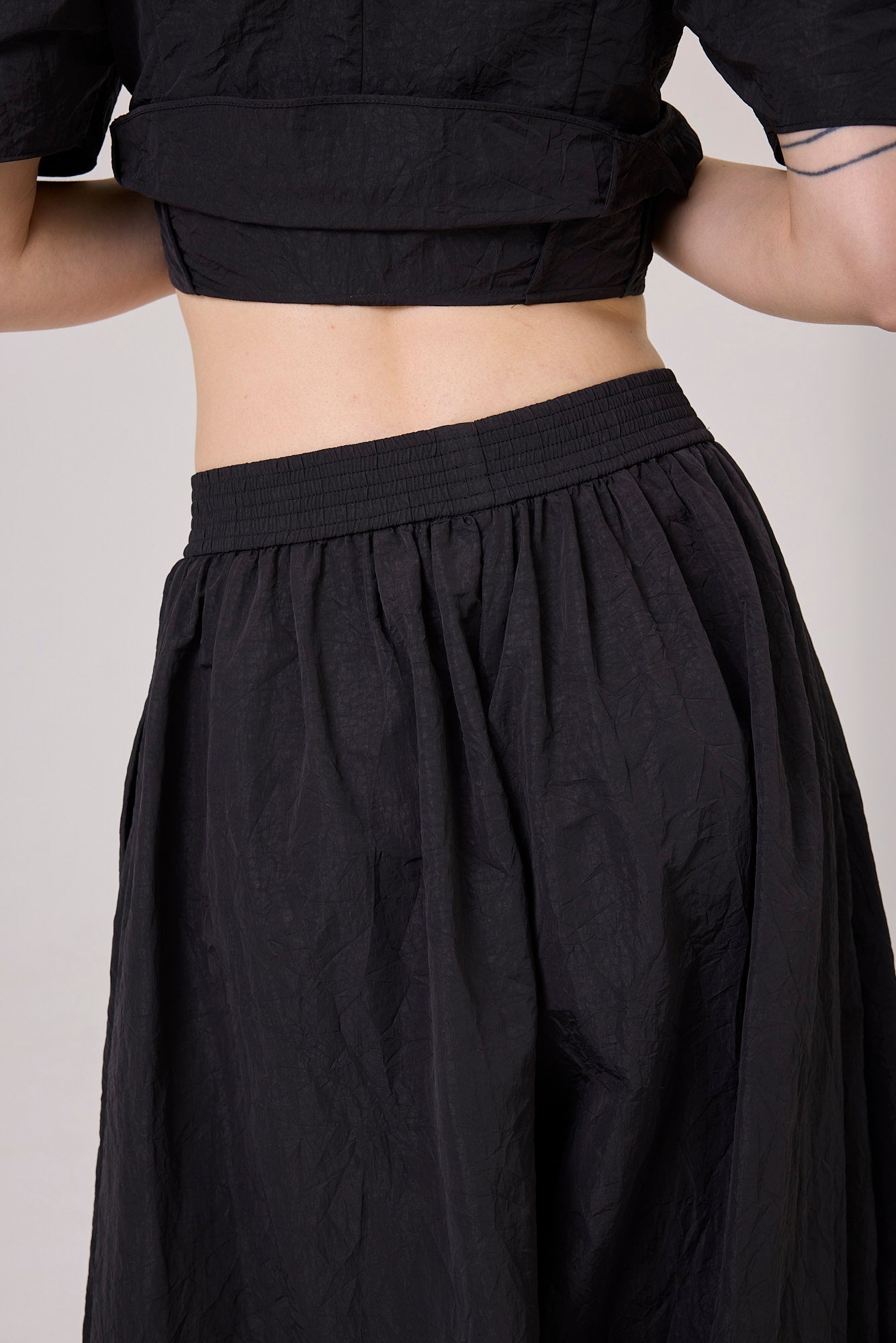 Kimhe Kim - Wrinkled Balloon Pants (Black) product image 5 | TRAB K-Fashion Australia