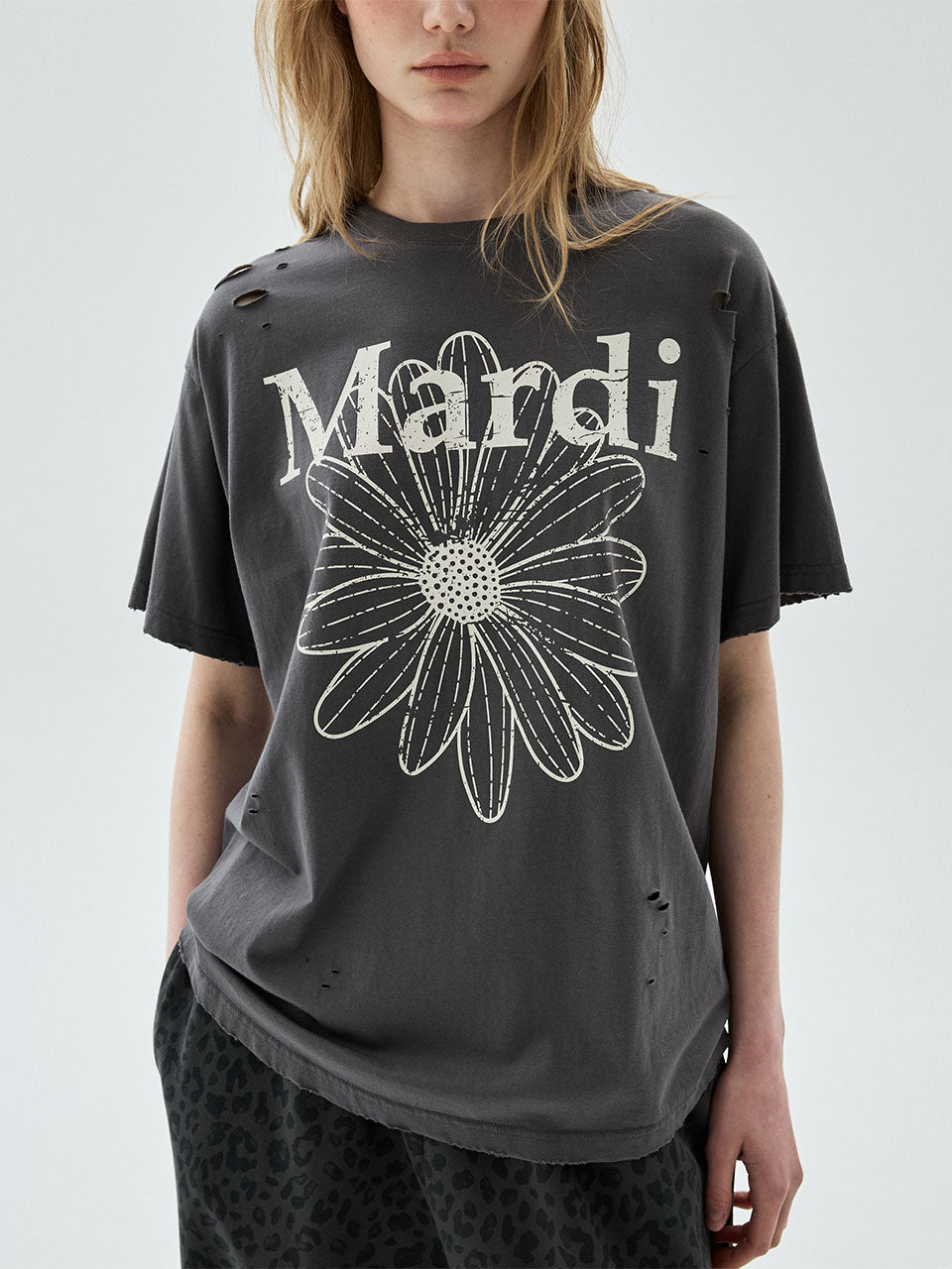 Mardi Mercredi - [Pre-Order – Ships June 26] Tshirt Flowermardi Cracked Destroyed (Charcoal Beige) product image 1 | TRAB K-Fashion Australia