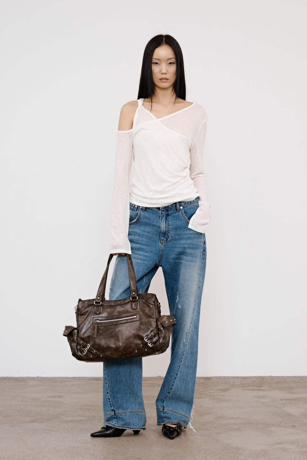 Deinet - One Shoulder Draped Asymmetric Top (White) product image 5 | TRAB K-Fashion Australia