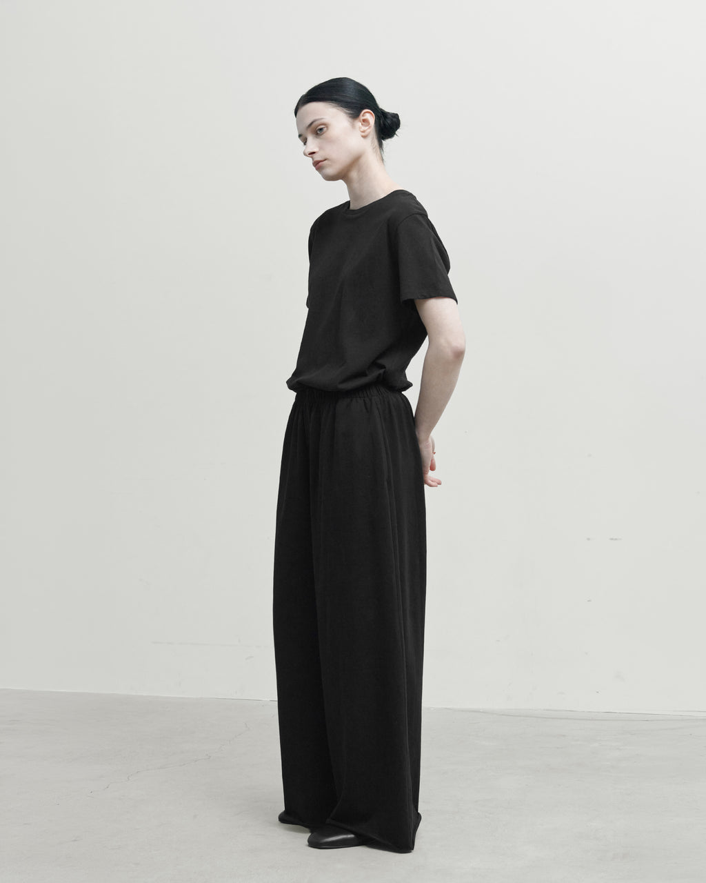 Brownyard - Round Easy T Shirt (Black) product image 1 | TRAB K-Fashion Australia