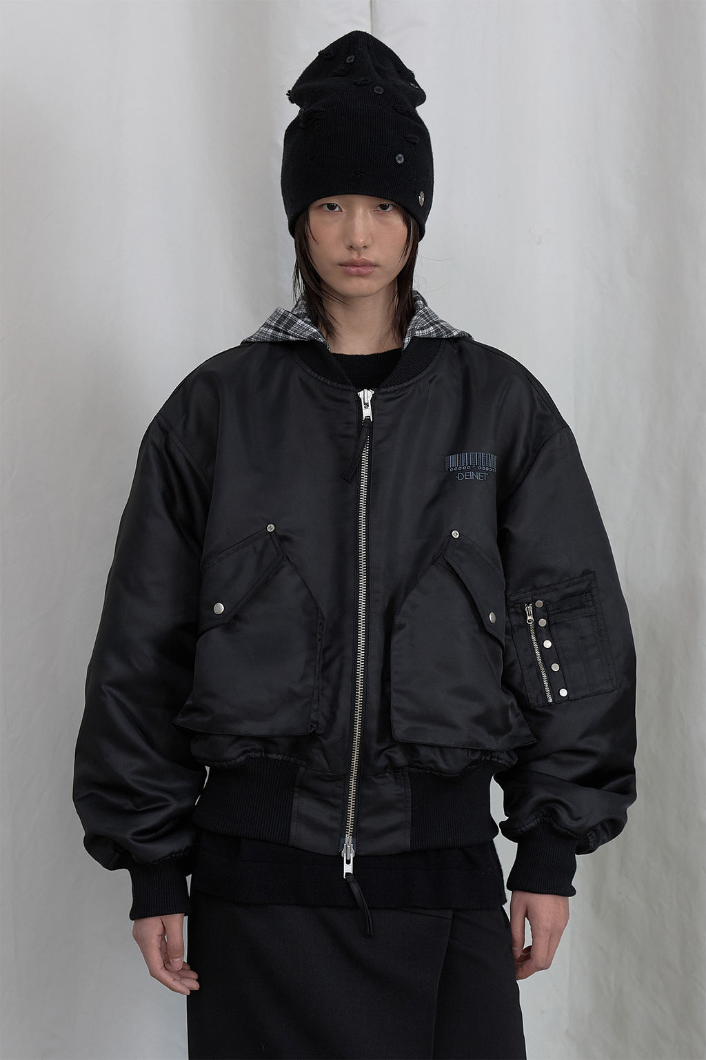 Deinet - Vintage Button Beanie (Black) product image 2 | TRAB K-Fashion Australia