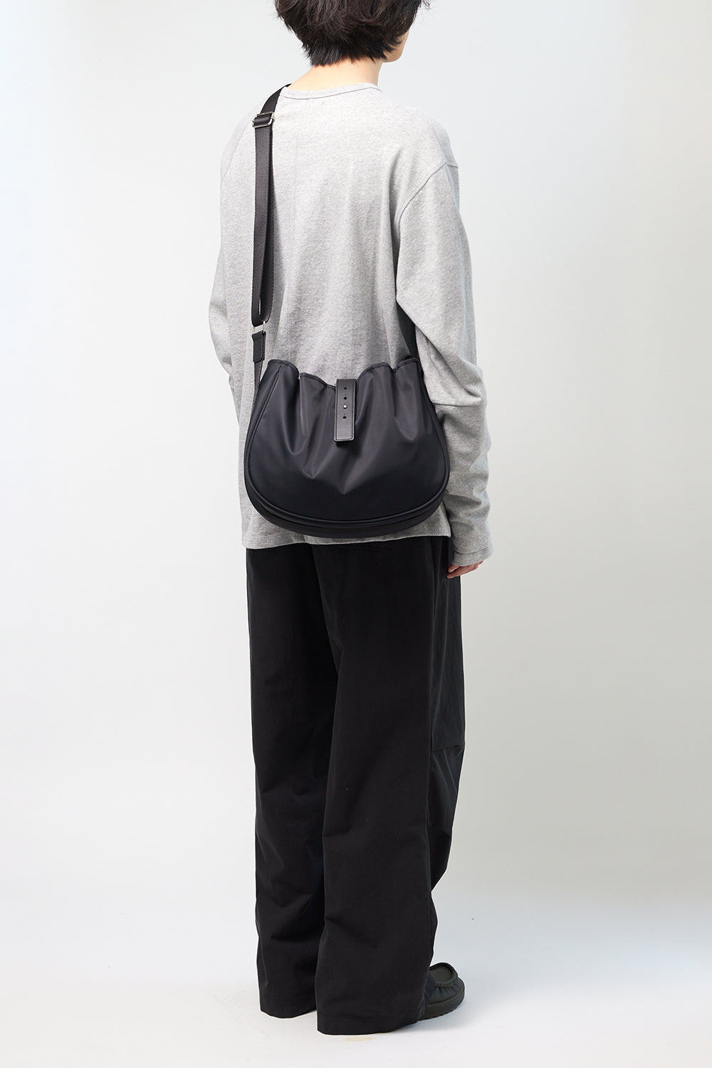 Hatchingroom - Wavy Bag Middle High Density Nylon (Black) product image 5 | TRAB K-Fashion Australia