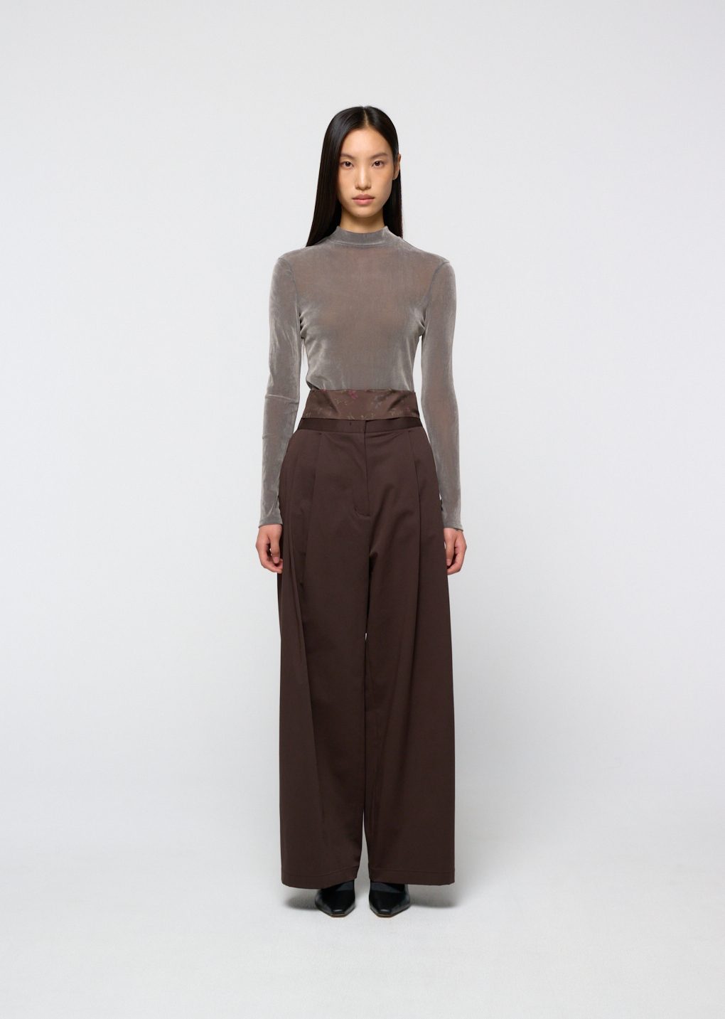 Amomento - Two tuck wide banding pants (Brown) product image 2 | TRAB K-Fashion Australia