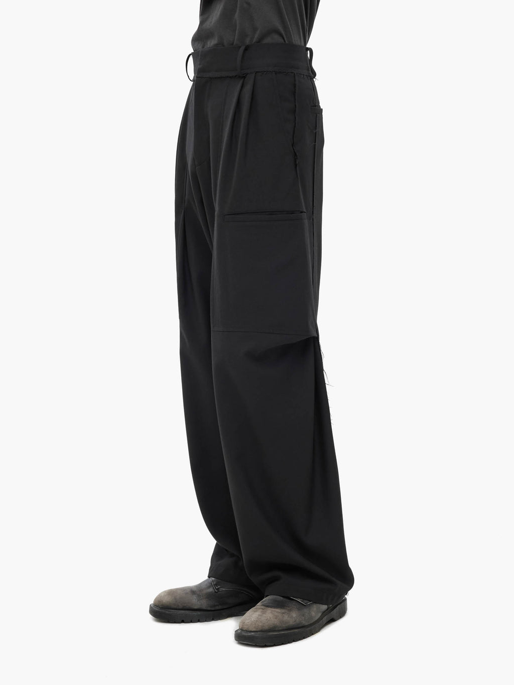 Jiyong Kim - Raw Edged 3D Pocket Trousers (Black) product image 4 | TRAB K-Fashion Australia