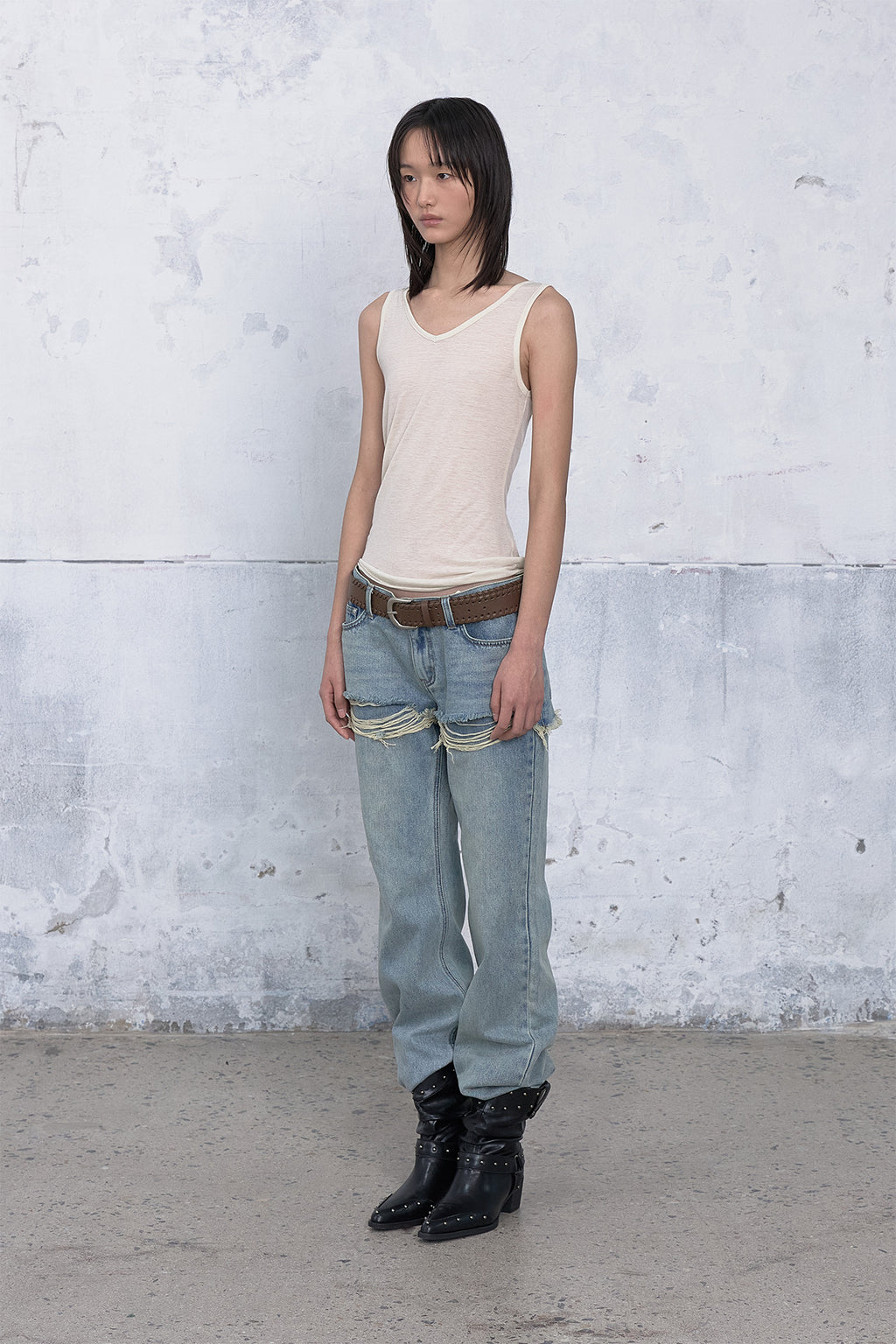 Deinet - Ist Kultur Sleeveless (Beige) product image 2 | TRAB K-Fashion Australia