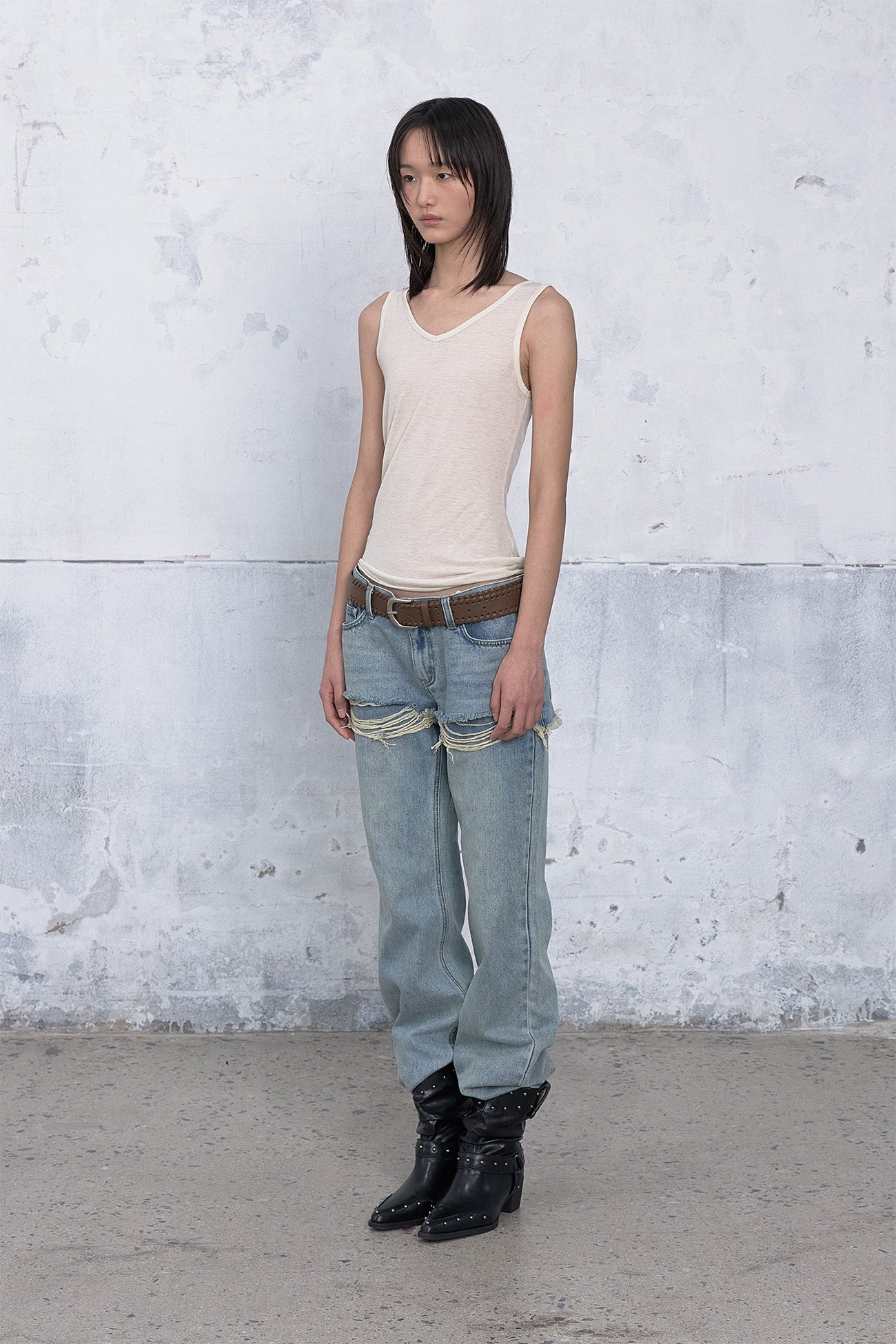 Deinet - Ist Kultur Sleeveless (Beige) product image 2 | TRAB K-Fashion Australia