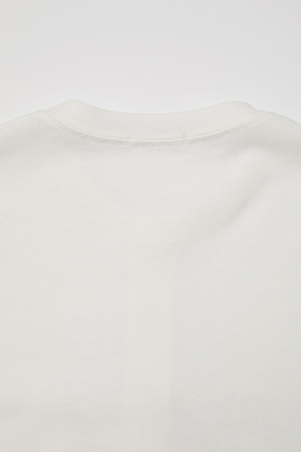 Coor - One-Pocket Long Sleeve Henley T-Shirt (White) product image 6 | TRAB K-Fashion Australia