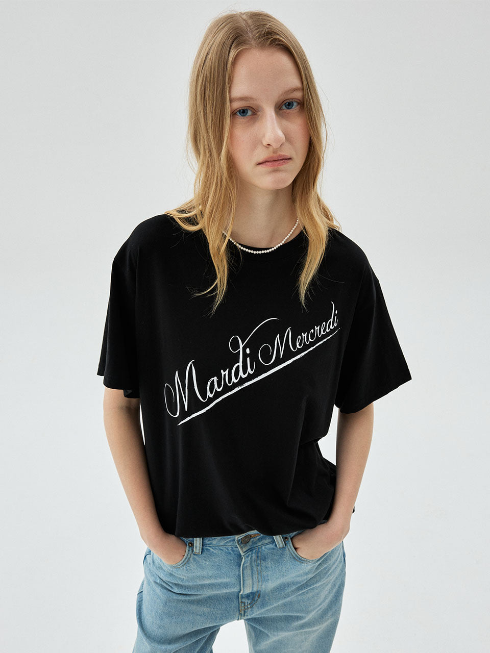 Mardi Mercredi - Tshirt Script Logo Diagonal (Black White) product image 1 | TRAB K-Fashion Australia