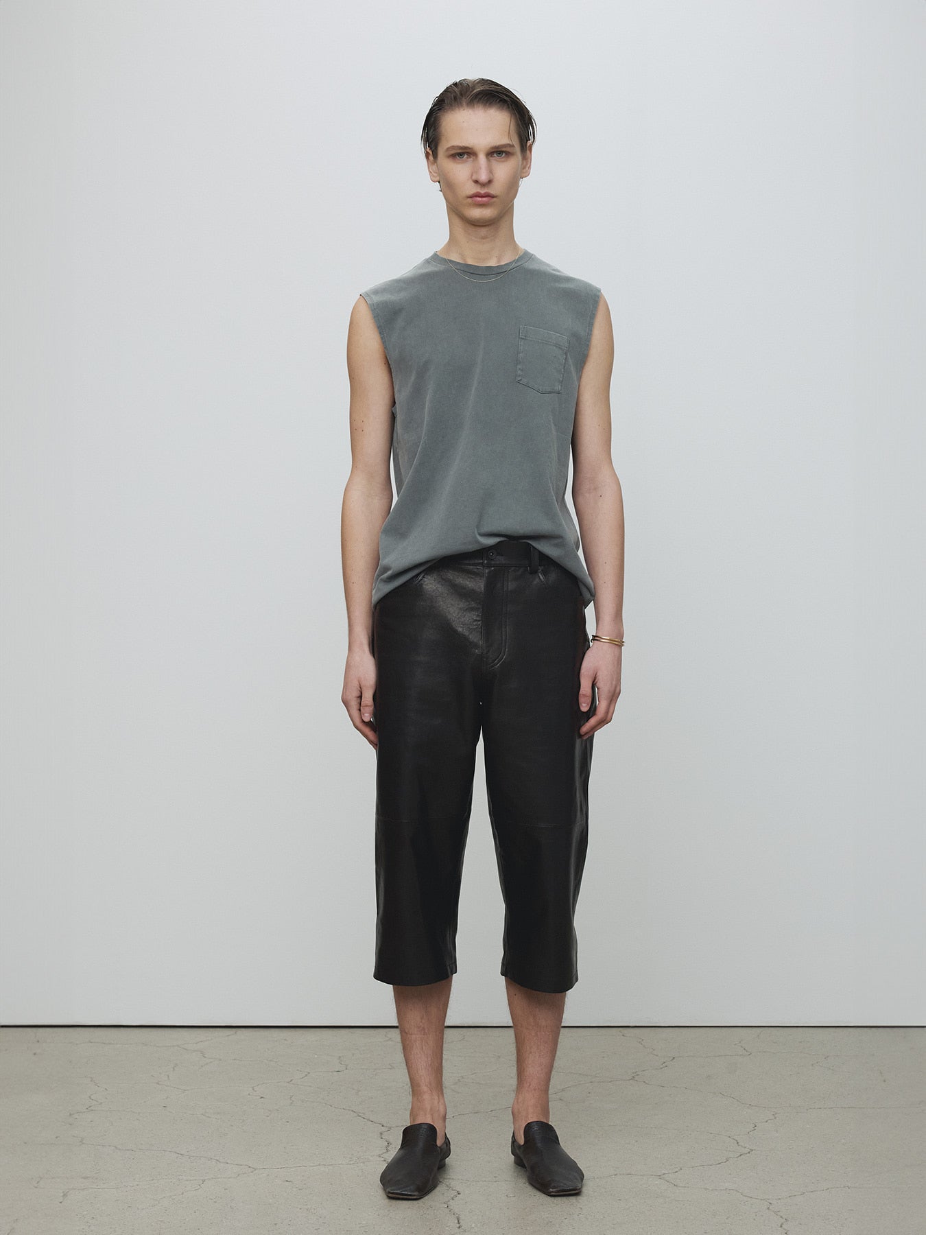 Tonywack - Garment-Dyed Patch Pocket Sleeveless (Faded Carbon) product image 2 | TRAB K-Fashion Australia