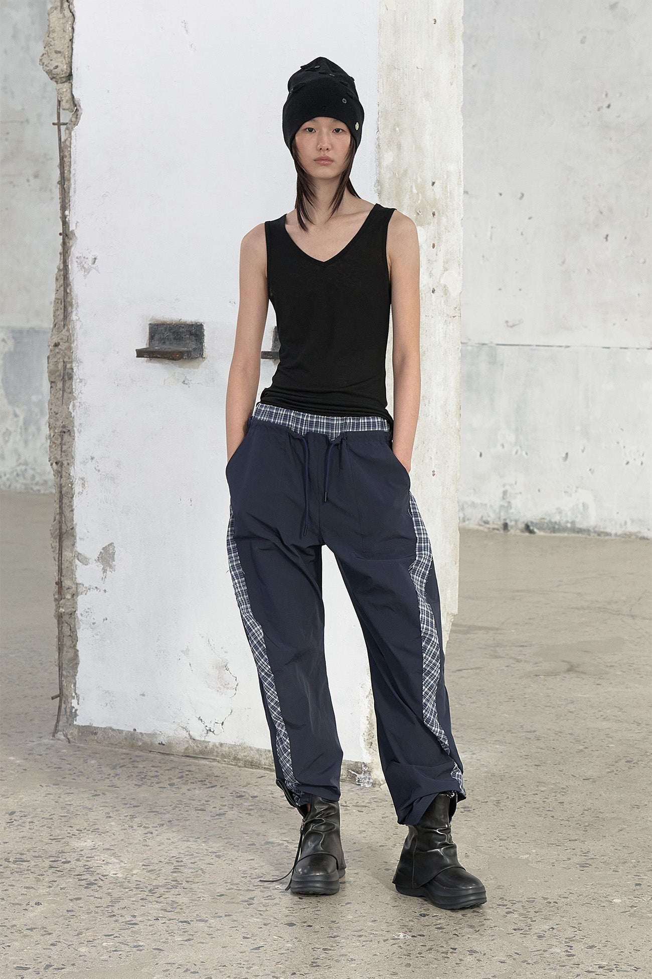 Deinet - Ist Kultur Sleeveless (Black) product image 5 | TRAB K-Fashion Australia
