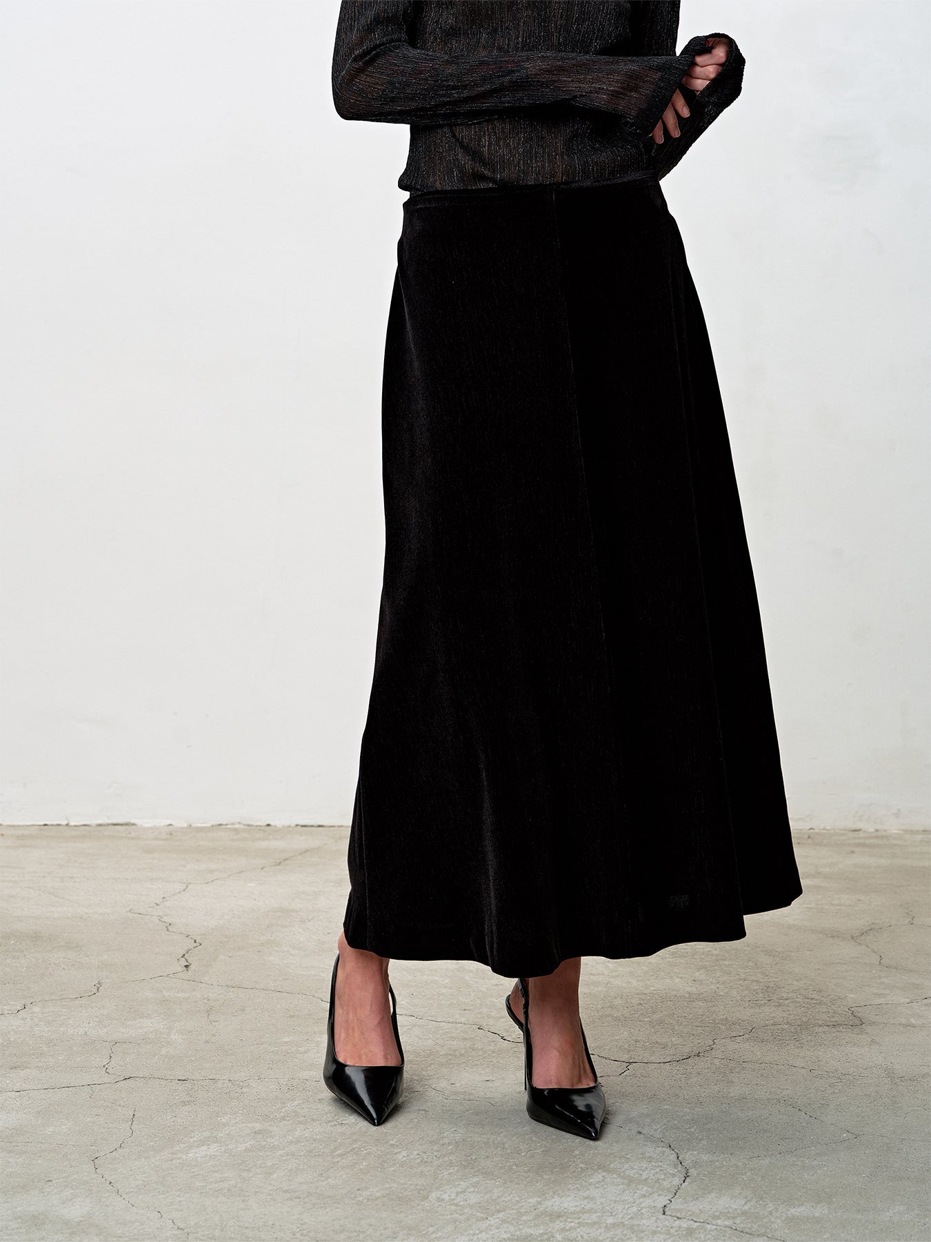 Tonywack - Velvet Flared Skirt (Black) product image 7 | TRAB K-Fashion Australia