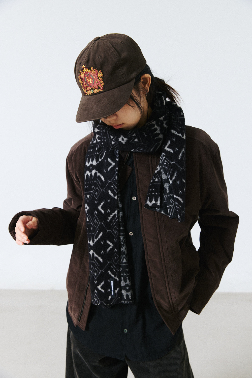 Hatchingroom - Fleece Jacquard Muffler (Black) product image 6 | TRAB K-Fashion Australia