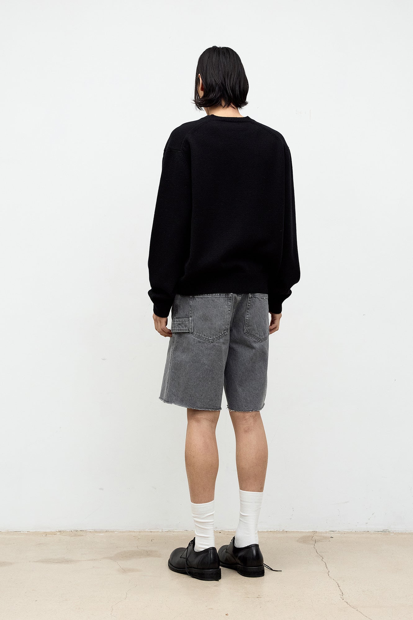Coor - Wool Cropped Crewneck Sweater (Black) product image 4 | TRAB K-Fashion Australia