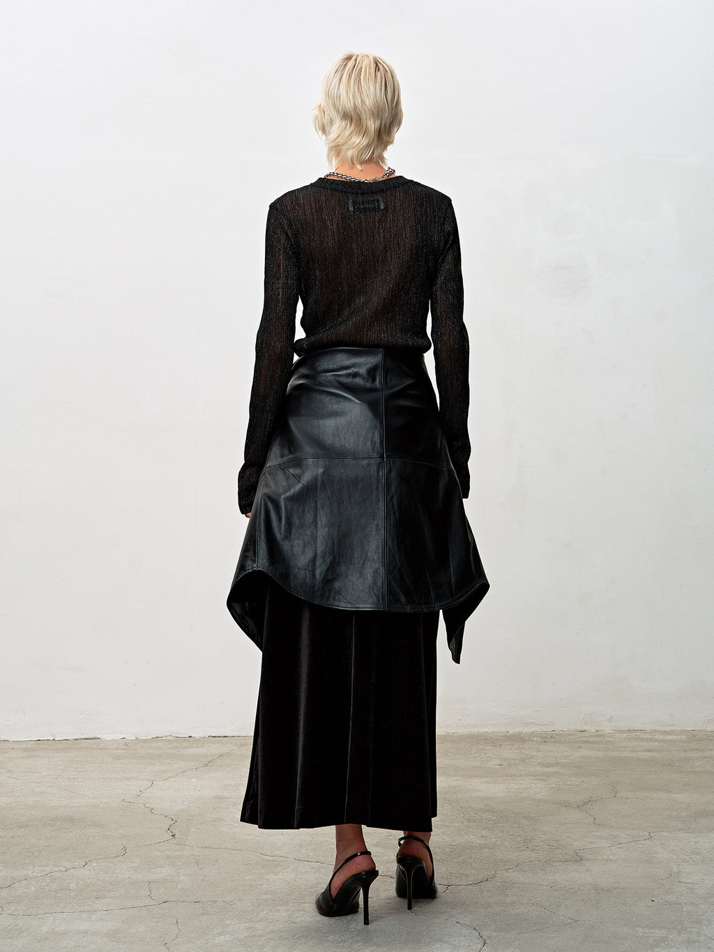 Tonywack - Velvet Flared Skirt (Black) product image 4 | TRAB K-Fashion Australia
