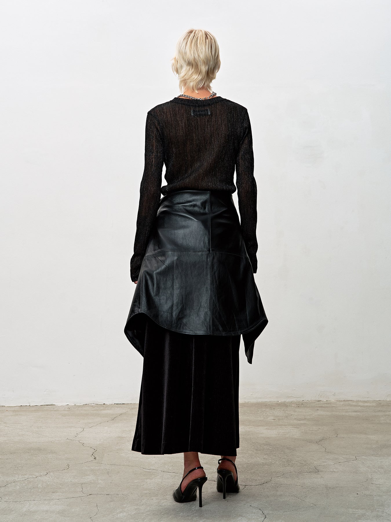 Tonywack - Velvet Flared Skirt (Black) product image 4 | TRAB K-Fashion Australia