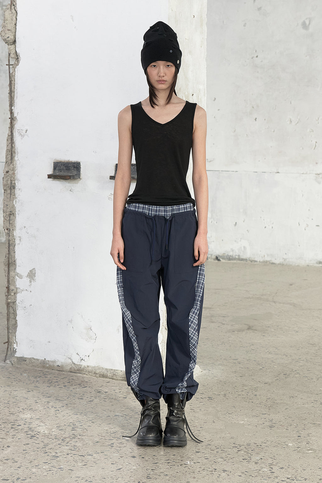 Deinet - Ist Kultur Sleeveless (Black) product image 1 | TRAB K-Fashion Australia