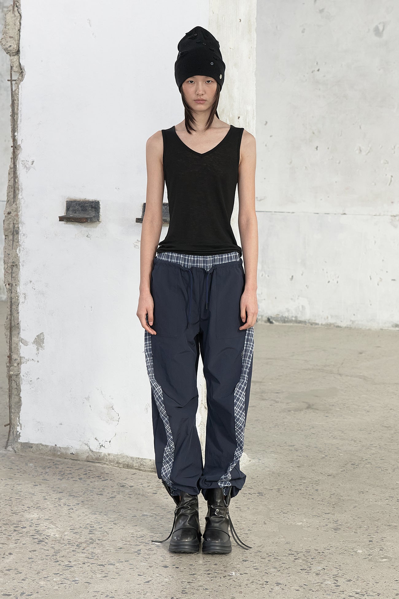 Deinet - Ist Kultur Sleeveless (Black) product image 1 | TRAB K-Fashion Australia
