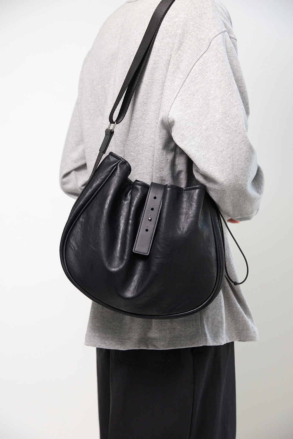 Hatchingroom - Wavy Bag Middle Faux Leather (Black) product image 11 | TRAB K-Fashion Australia