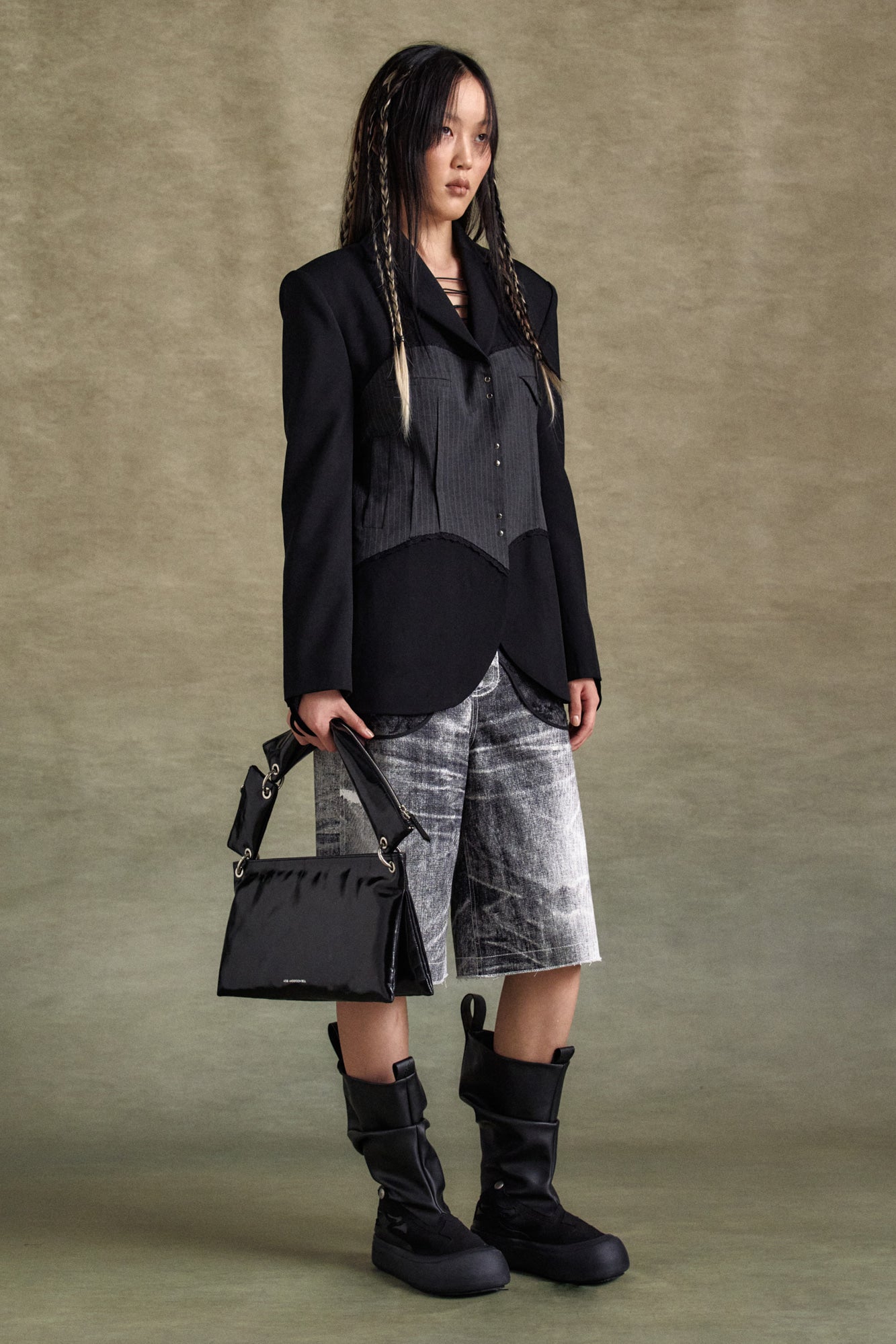 Andersson Bell - Memo Pillow Bag (Black) product image 2 | TRAB K-Fashion Australia