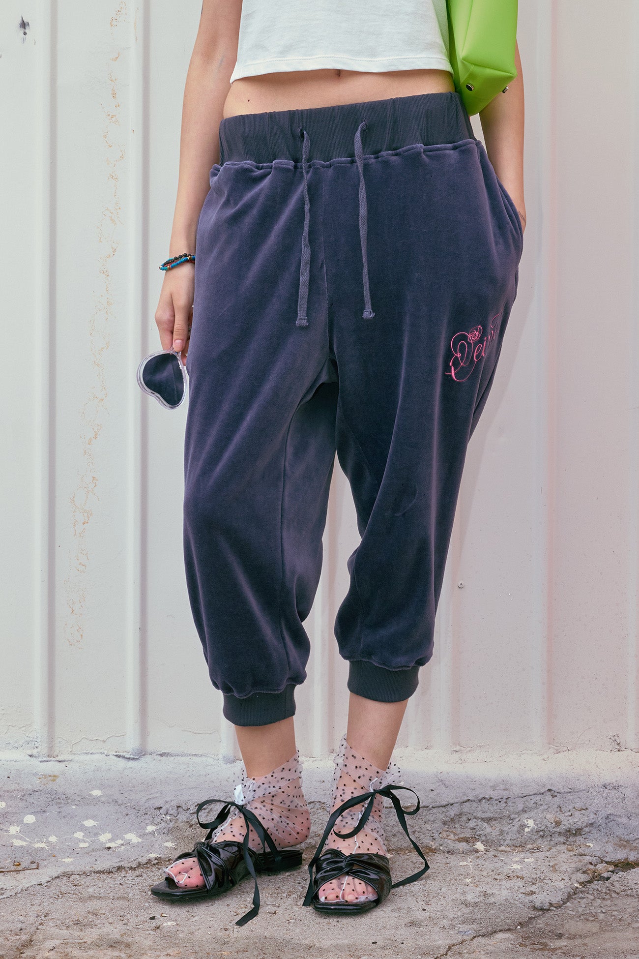 Deinet - Rose Typo Capri Jogger Pants (Charcoal) product image 9 | TRAB K-Fashion Australia
