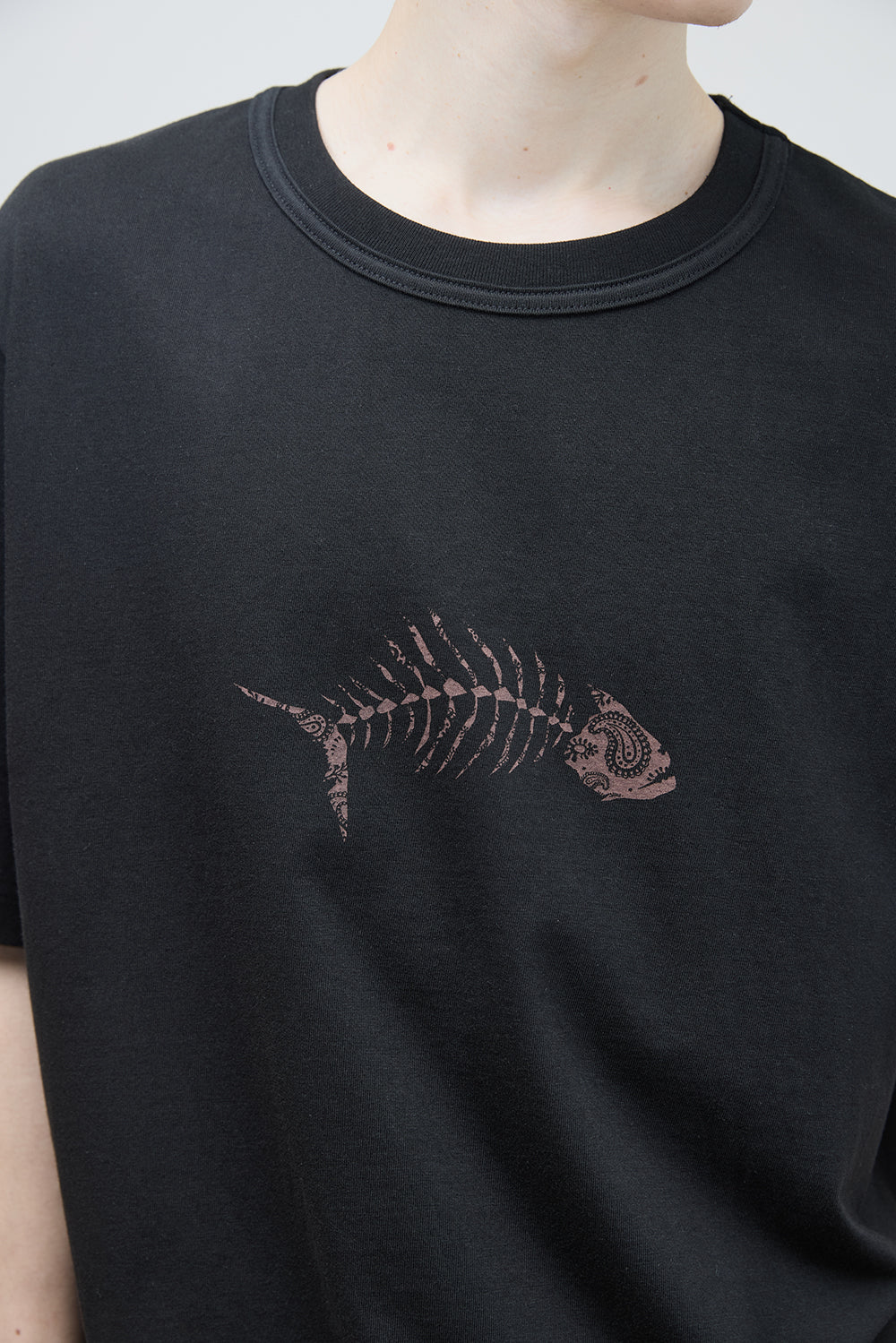 Hatchingroom - Paisley Bone Fish Tee (Black) product image 10 | TRAB K-Fashion Australia