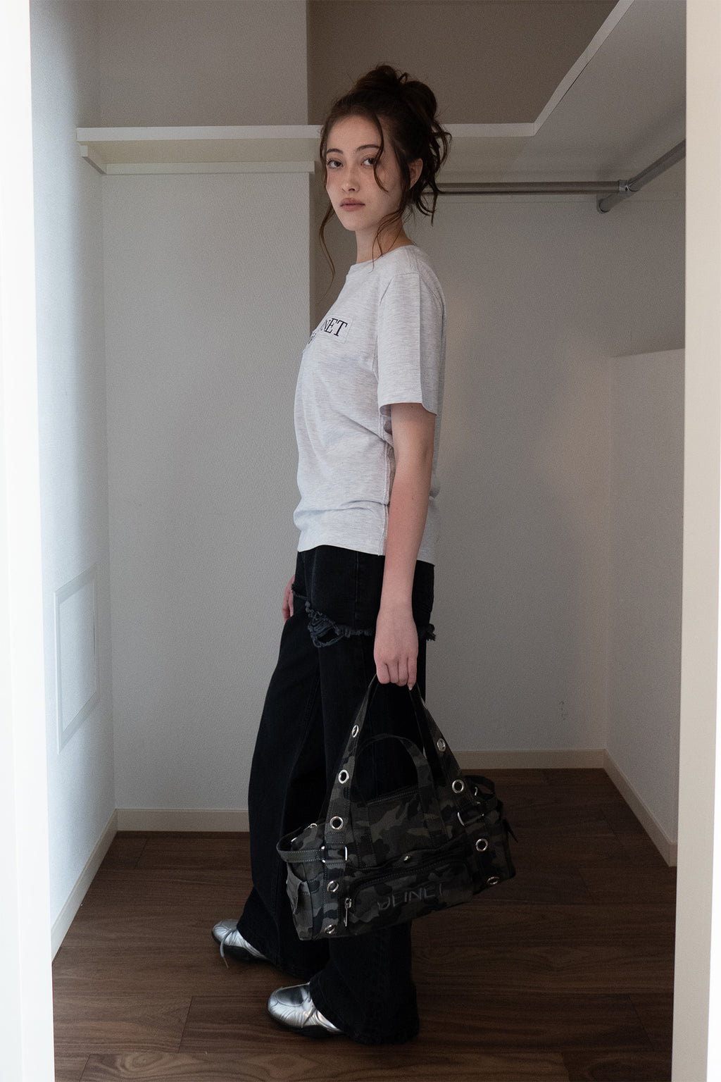 Deinet - Upsided T-Shirt (Light Grey) product image 6 | TRAB K-Fashion Australia