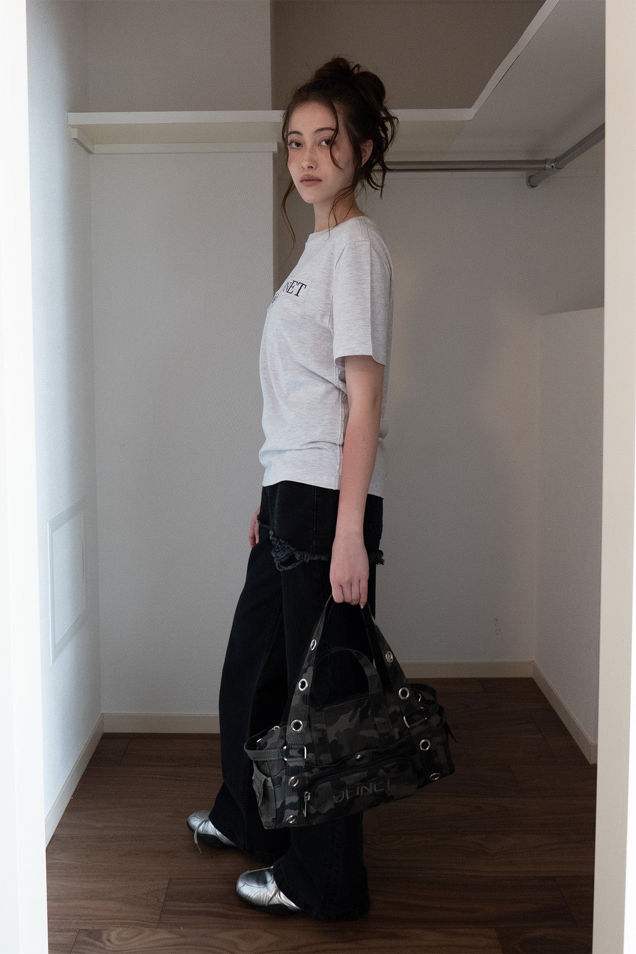 Deinet - Upsided T-Shirt (Light Grey) product image 6 | TRAB K-Fashion Australia