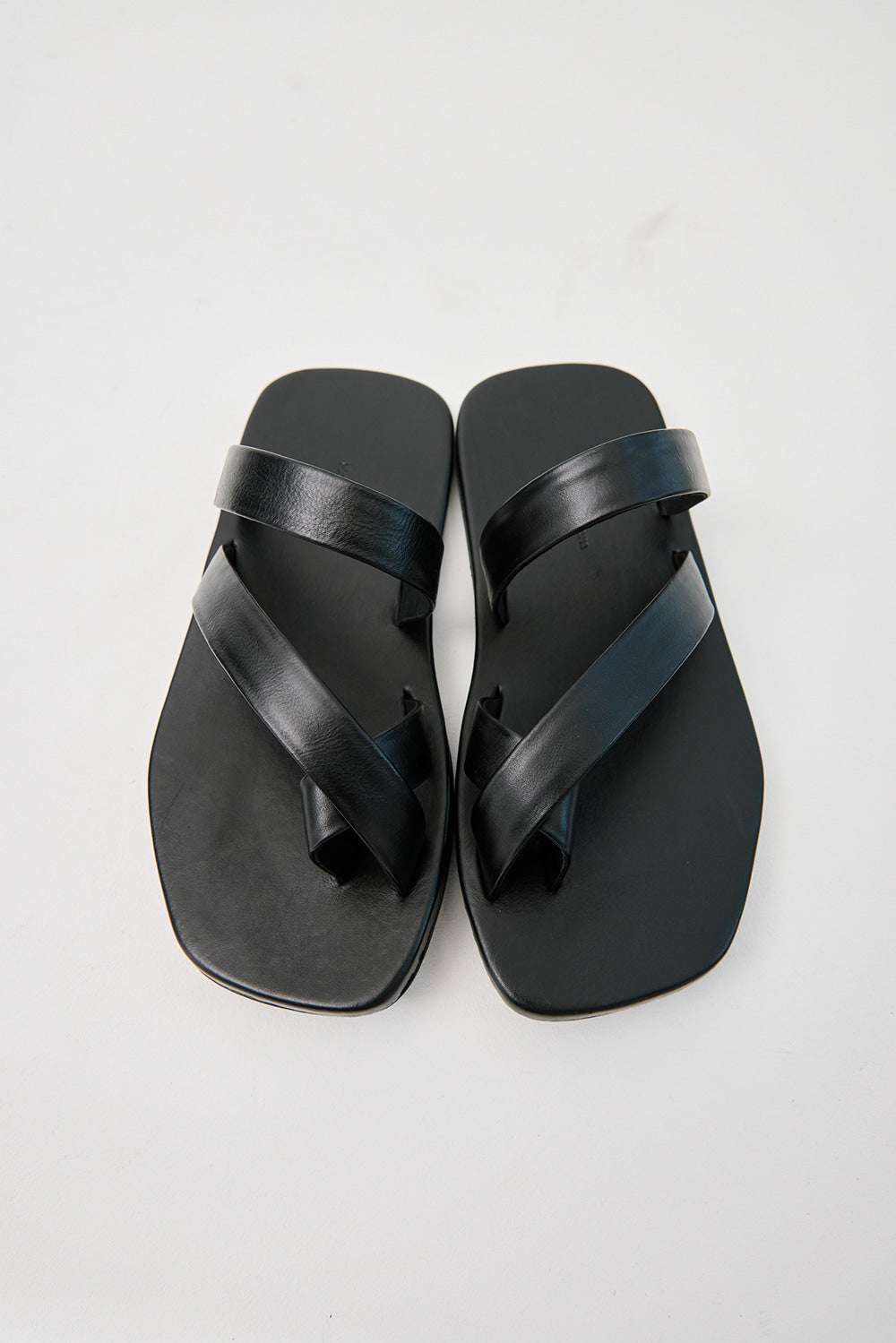 Hatchingroom - 05 Leather Flip Flops (Black) product image 1 | TRAB K-Fashion Australia