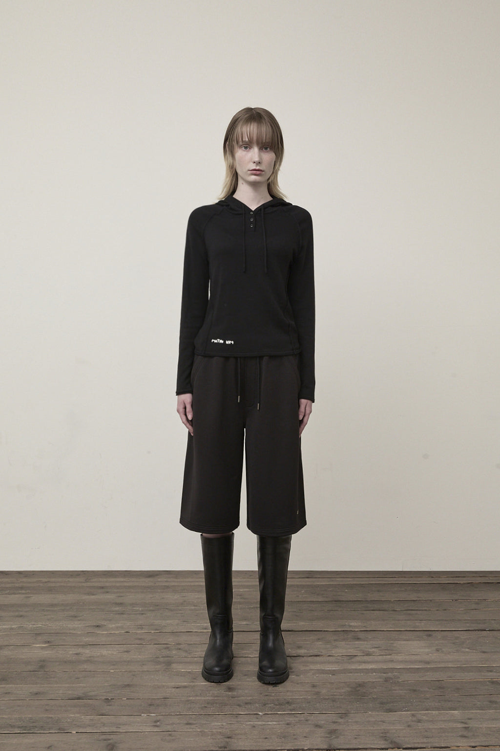 Matin Kim - Back Pocket Glitter Bermuda Sweatpants (Black) product image 6 | TRAB K-Fashion Australia