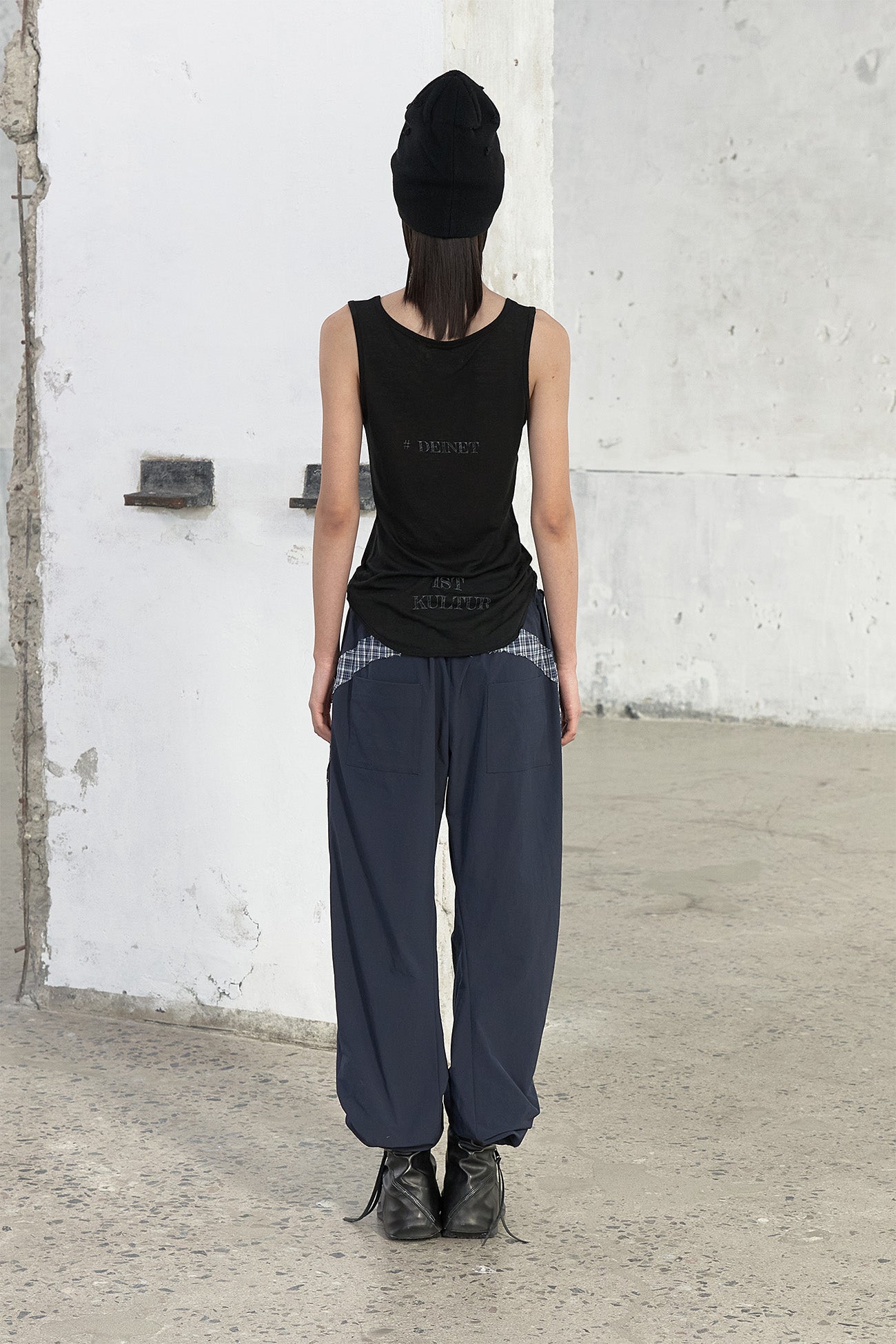 Deinet - Ist Kultur Sleeveless (Black) product image 3 | TRAB K-Fashion Australia