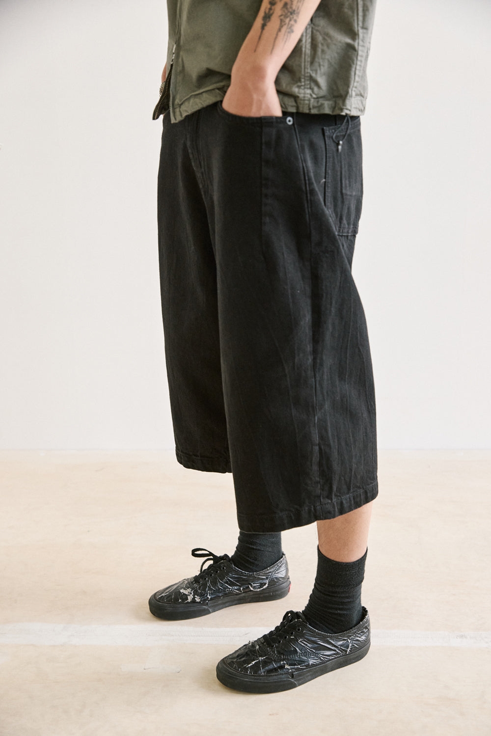 Hatchingroom - Bermuda Denim Shorts Crinkle (Black) product image 14 | TRAB K-Fashion Australia
