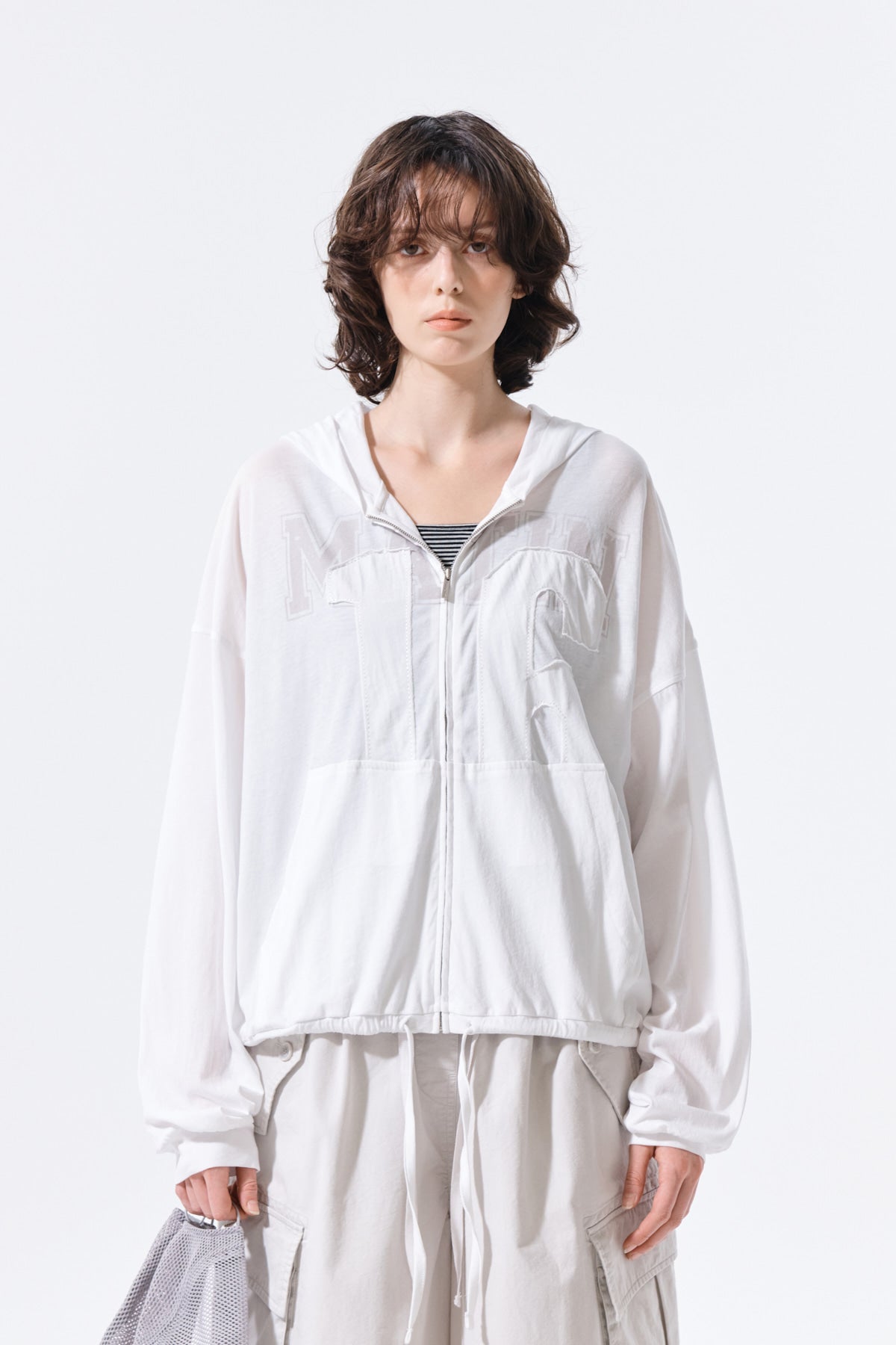 Matin Kim - Matin 16 Applique Logo Hoody Zip Up (White) product image 11 | TRAB K-Fashion Australia