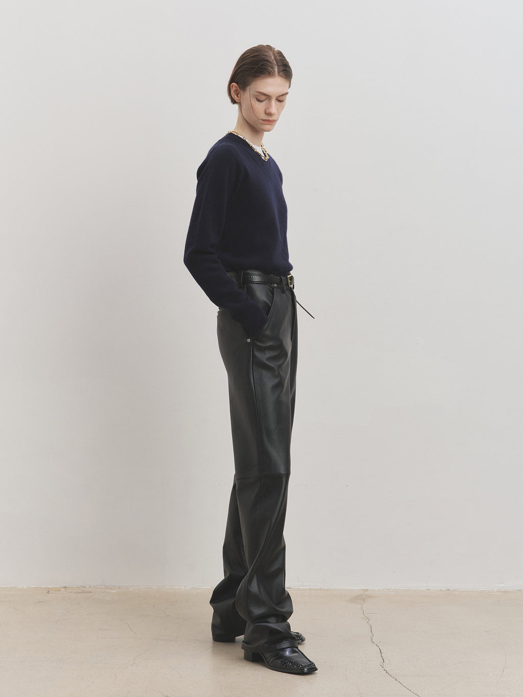 Tonywack - Cropped V-Neck Wool Sweater (Navy) product image 5 | TRAB K-Fashion Australia
