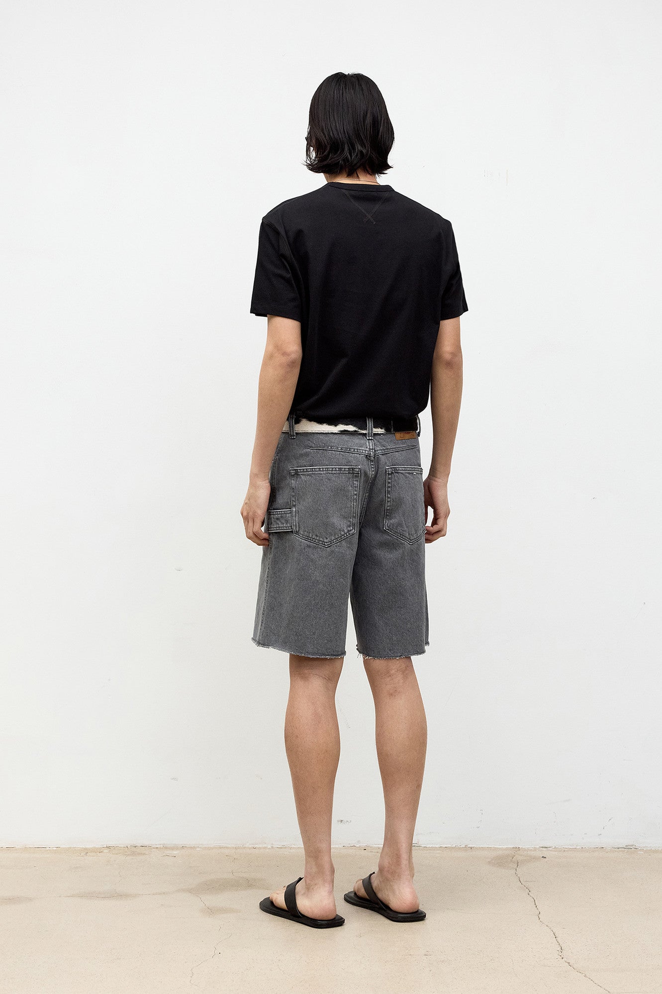 Coor - Chain Stitch Pointed Crop T-Shirt (Black) product image 4 | TRAB K-Fashion Australia
