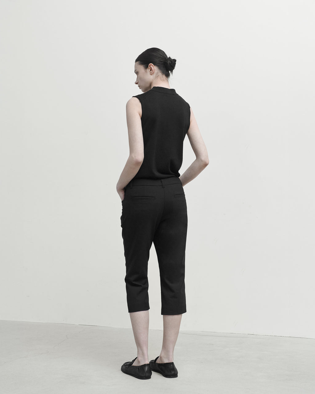 Brownyard - Mock Neck Sleeveless Knit (Black) product image 2 | TRAB K-Fashion Australia