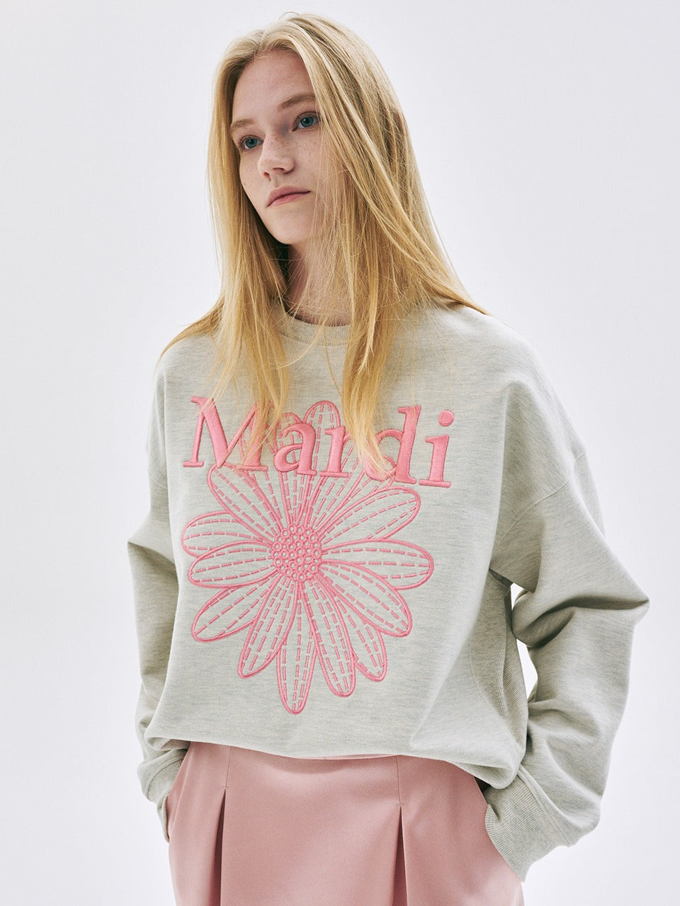 Mardi Mercredi - Sweatshirt Flowermardi Needlework (Oatmeal Peony) product image 1 | TRAB K-Fashion Australia