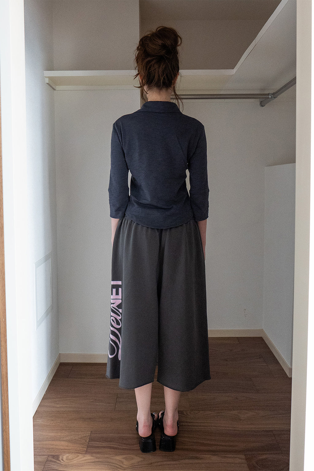 Deinet - Dn Script Sweat Bermuda Pants (Charcoal) product image 3 | TRAB K-Fashion Australia