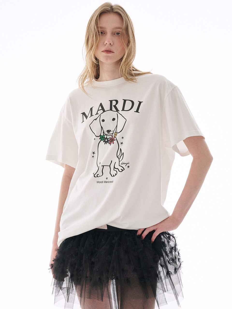 Mardi Mercredi - Unisex Tshirt Swing The Tail Ddanji Flower Necklace Multicolor (Ivory Red) product image 1 | TRAB K-Fashion Australia