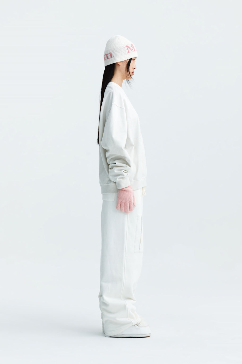 Matin Kim - Patch Point Sweatpants (Ivory) product image 6 | TRAB K-Fashion Australia