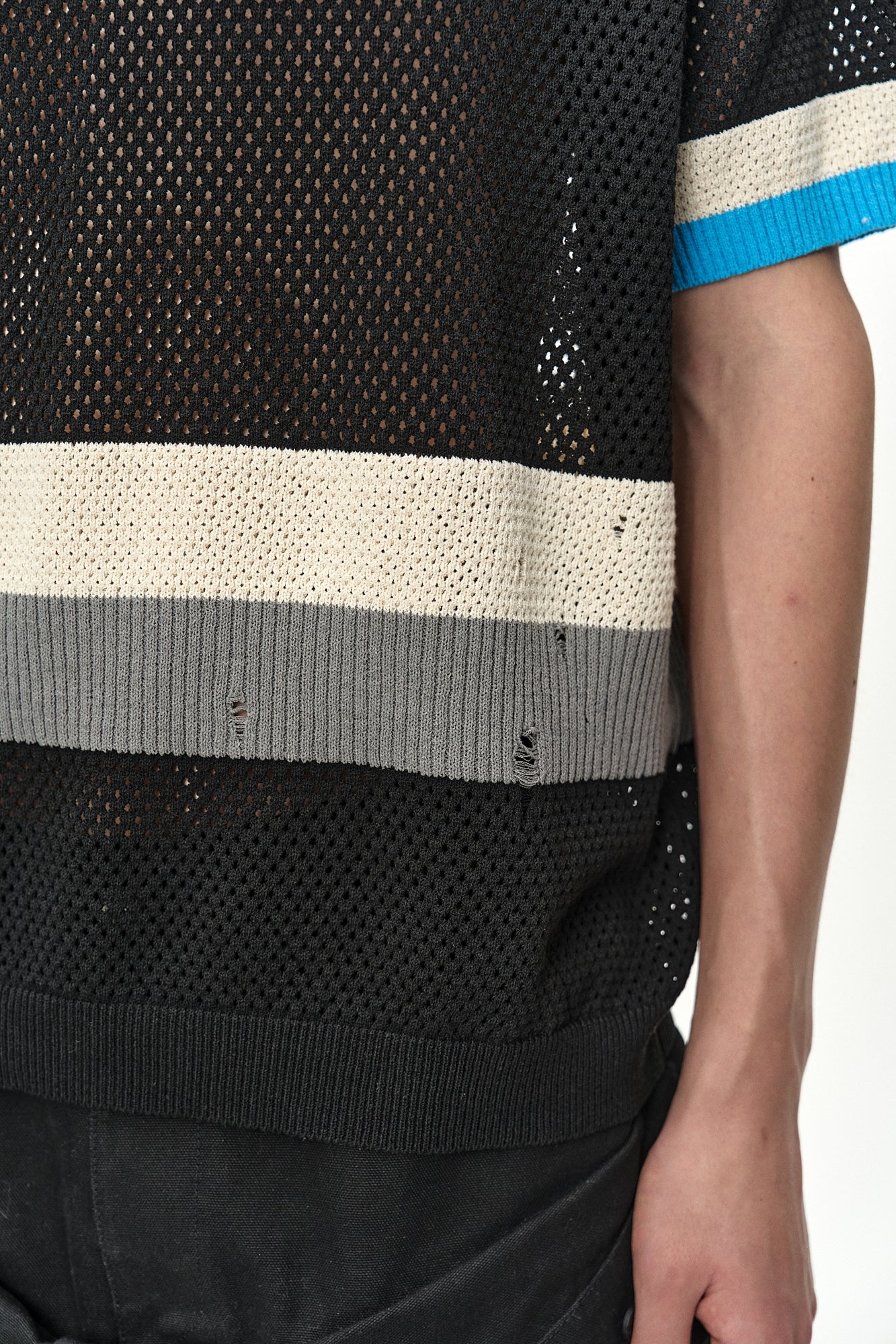 Andersson Bell - Color-Blocked Short Sleeve Crew-Neck Sweater (Black/Blue) product image 8 | TRAB K-Fashion Australia