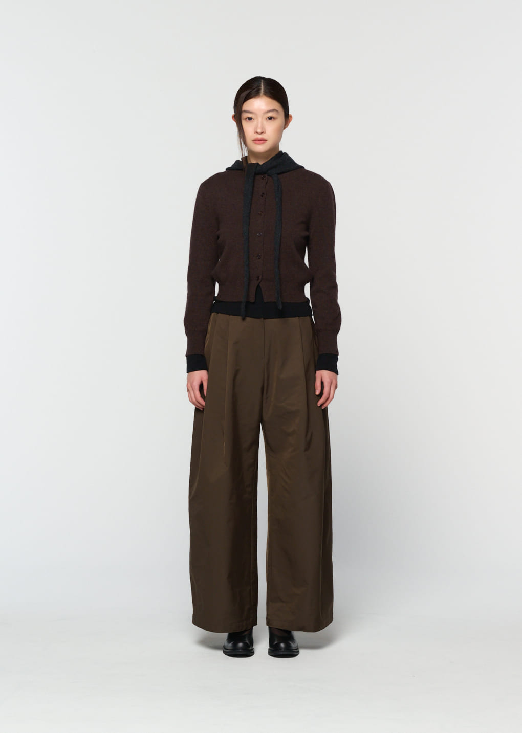 Amomento - two tuck balloon pants (Dark Brown) product image 2 | TRAB K-Fashion Australia