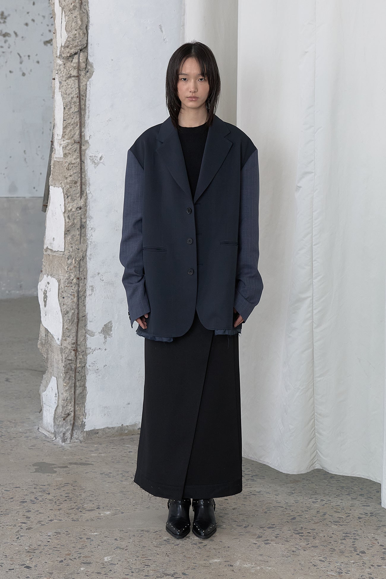 Deinet - Lowcut Blazer (Dark Navy) product image 1 | TRAB K-Fashion Australia