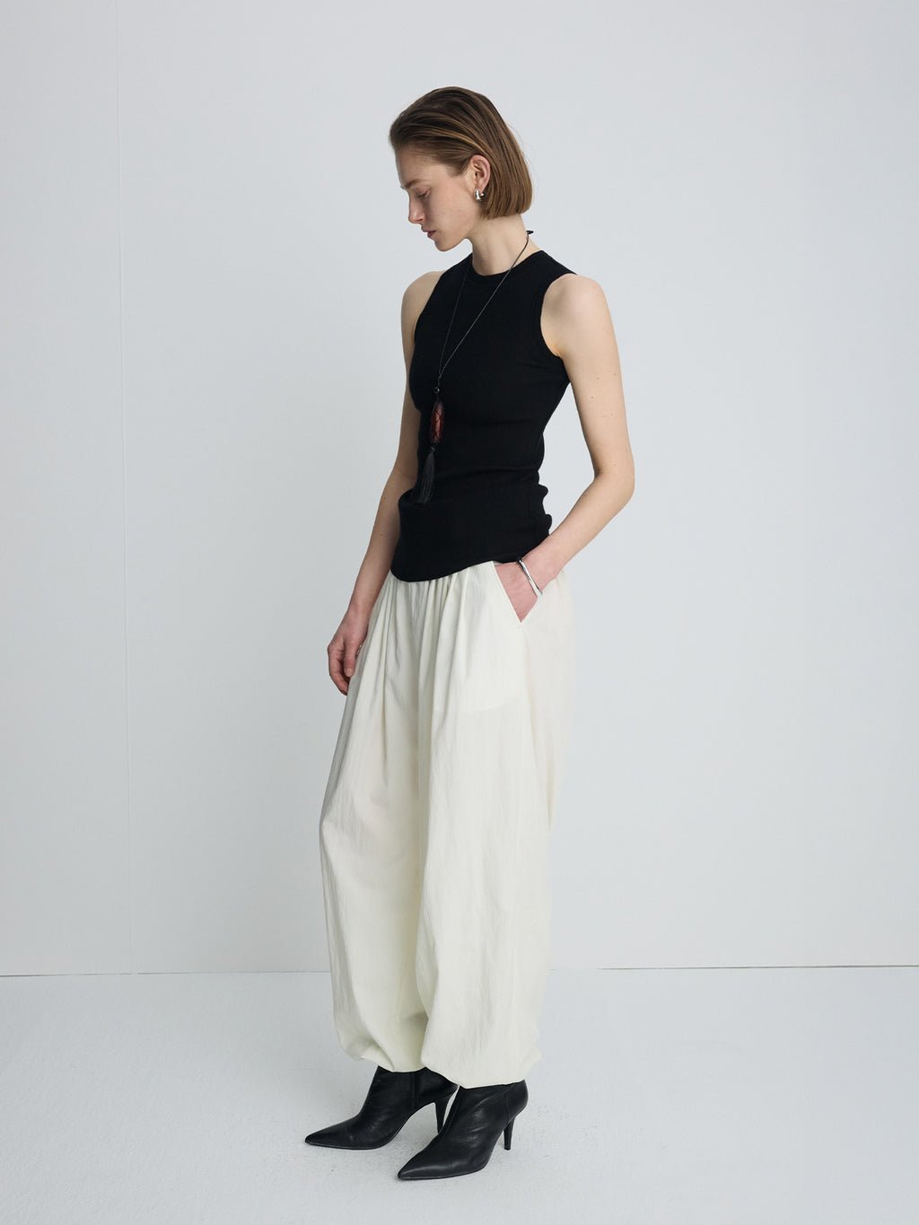 Tonywack - Wool Cashmere Ribbed Tank Top (Black) product image 2 | TRAB K-Fashion Australia
