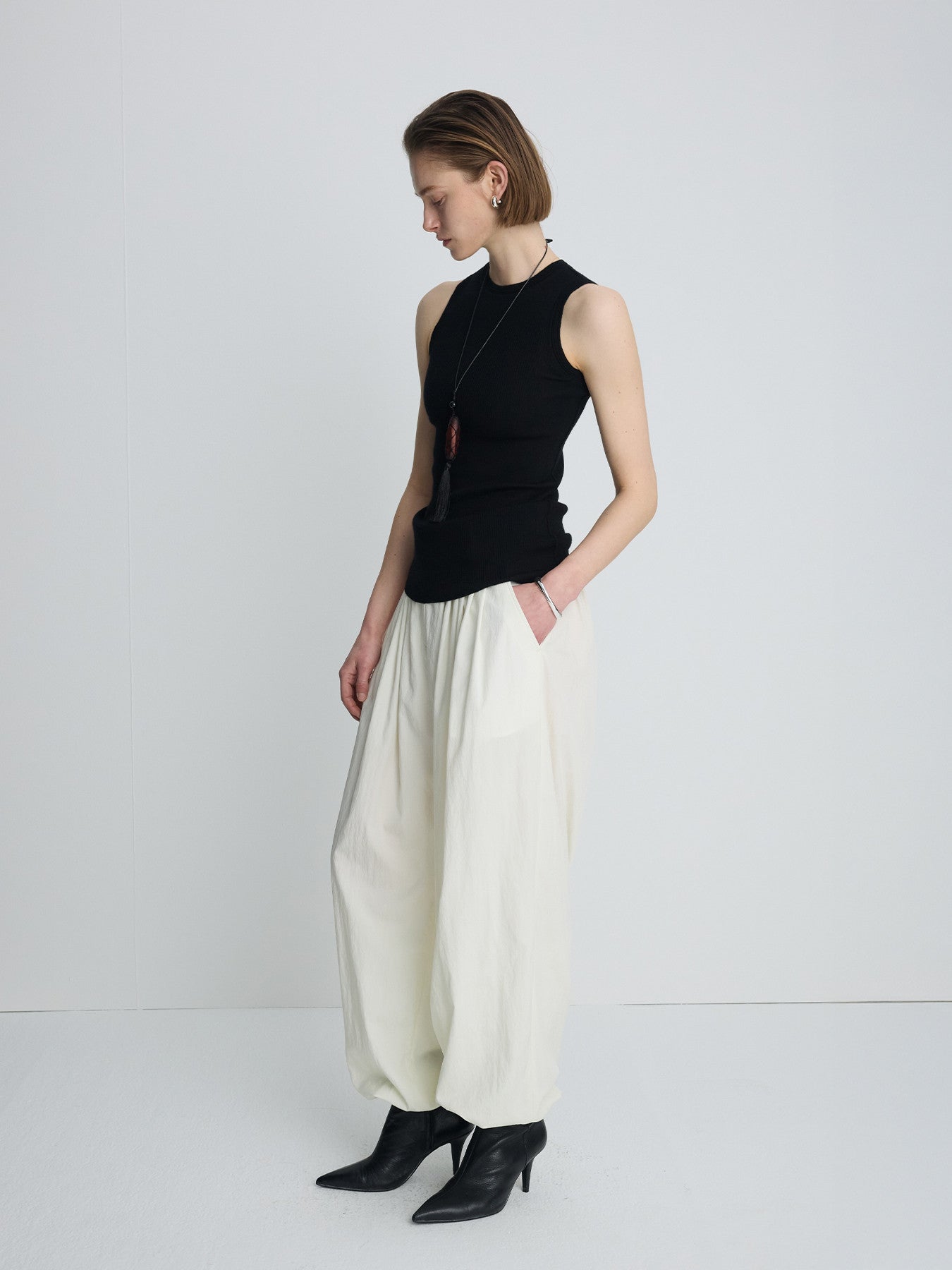 Tonywack - Wool Cashmere Ribbed Tank Top (Black) product image 2 | TRAB K-Fashion Australia