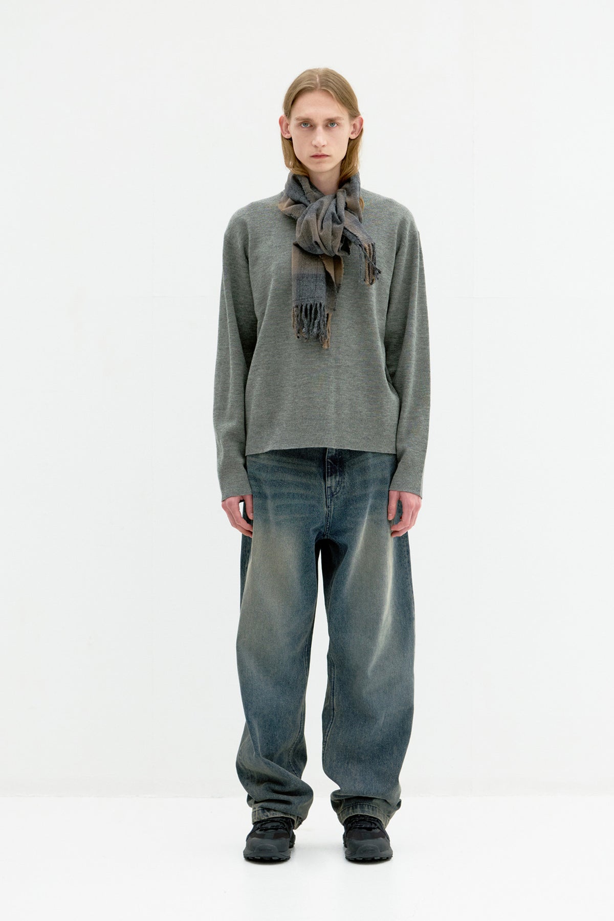 Coor - Merino Wool Ombre Checkered Muffler (Charcoal) product image 2 | TRAB K-Fashion Australia